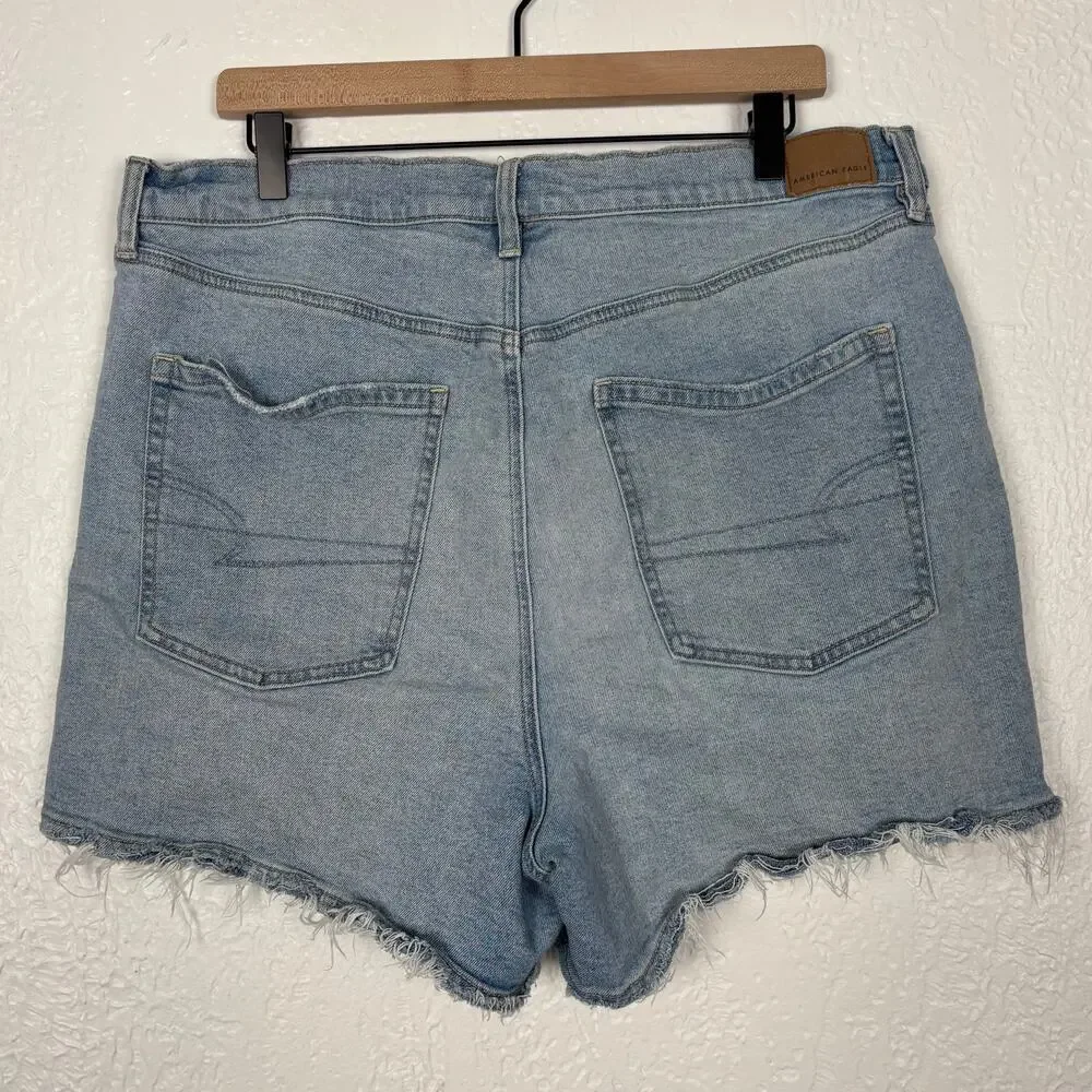 American Eagle Strigid Highest Rise 90s Boyfriend Short Light Wash Size 18
